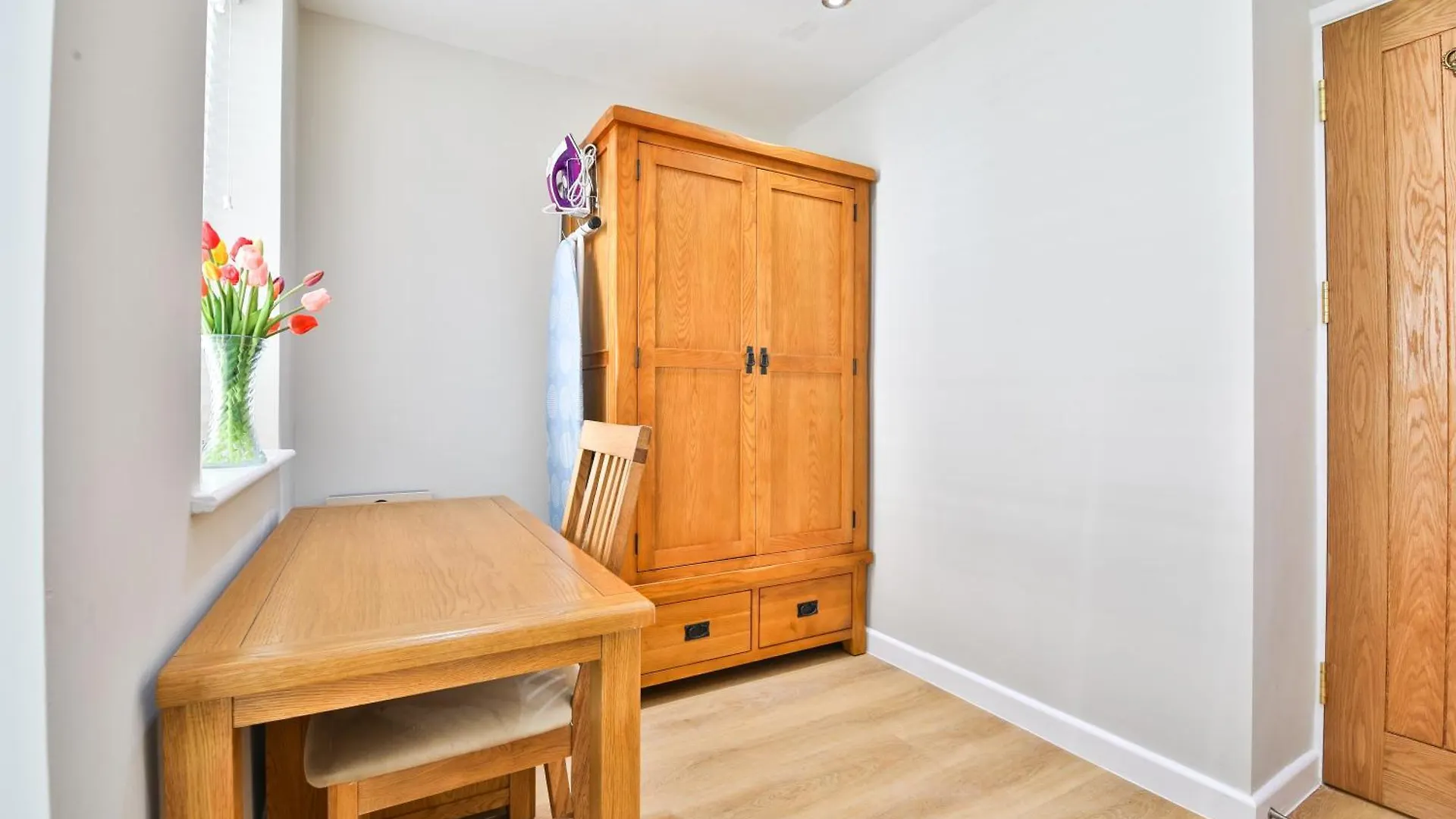 Luxury Cosy Central Detached Cardiff Bungalow With Free Parking Apartment