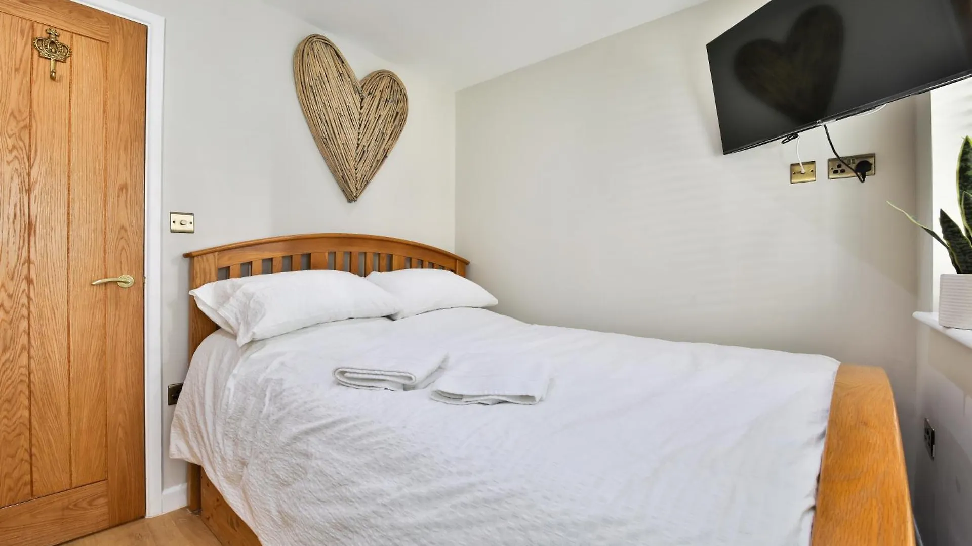 Apartment Luxury Cosy Central Detached Cardiff Bungalow With Free Parking United Kingdom