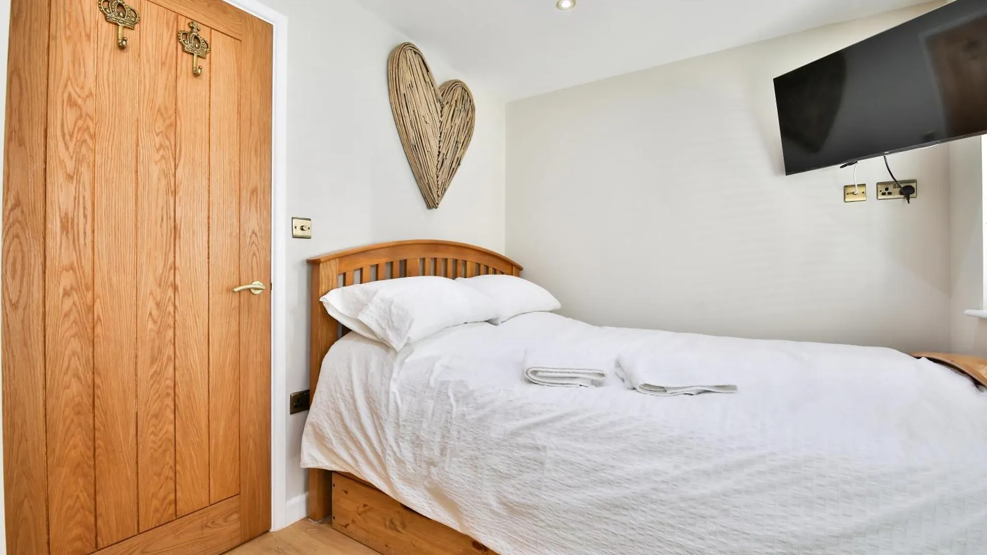 Luxury Cosy Central Detached Cardiff Bungalow With Free Parking United Kingdom