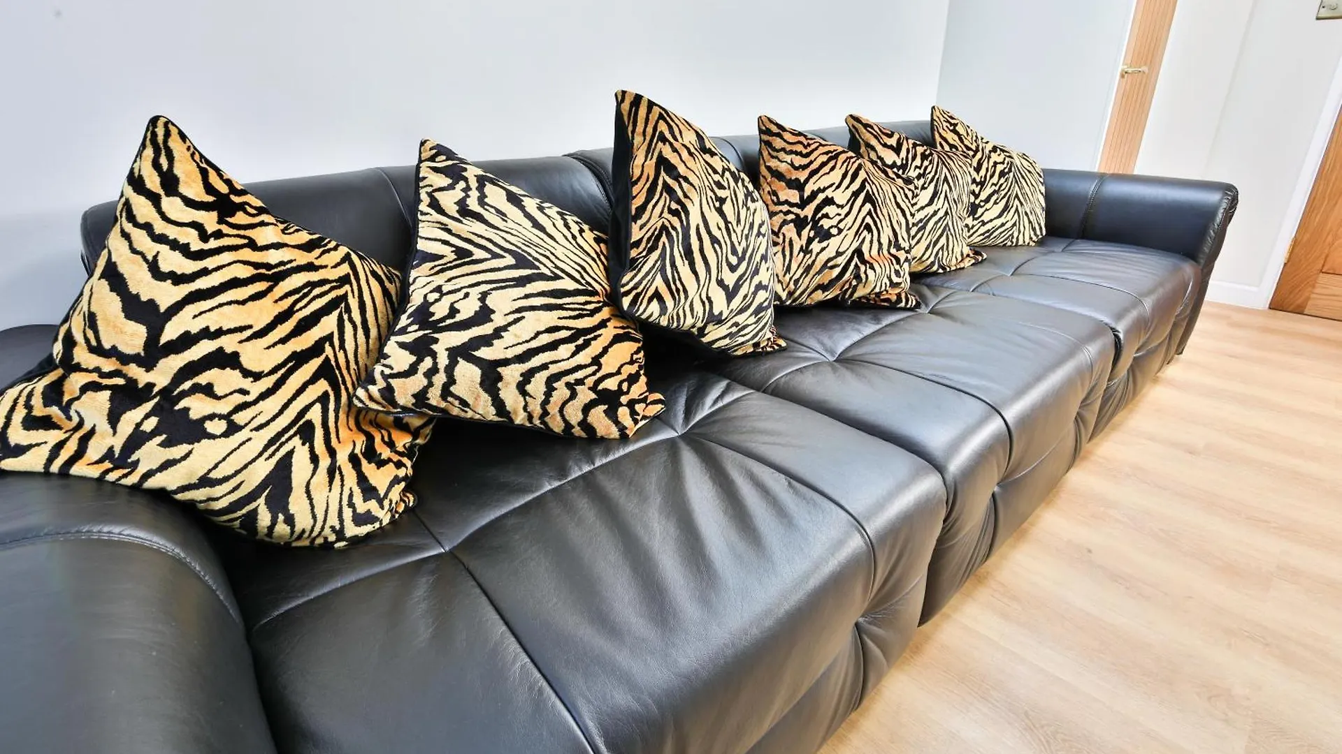 Luxury Cosy Central Detached Cardiff Bungalow With Free Parking
